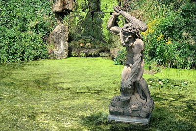 Socha Herkula s hydrou*