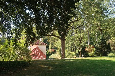 V  zahradách Břevnovského kláštera