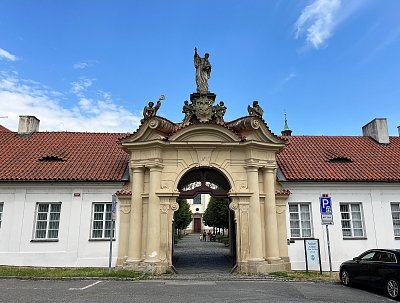 Průčelí Břevnovského kláštera