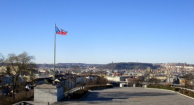 Naše vlajka hrdě vlaje