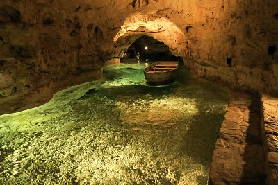 Jezerní jeskyně pod Tapolcou