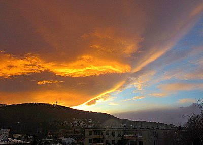 Někdo nahoře škrtnul sirkou *