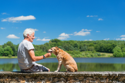 Pes udrží seniory v každodenních aktivitách