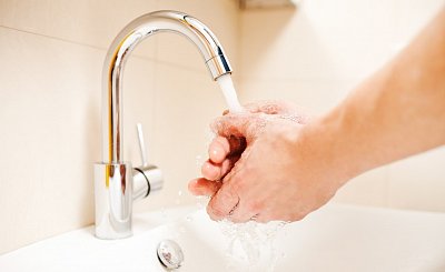 Řádí epidemie žloutenky. Jak se vlastně testuje hepatitida typu A? 