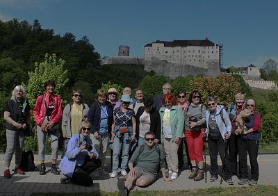 Skupinka pod hradem Český Šternberk