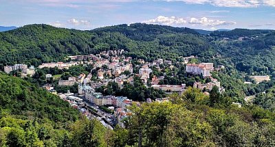 Karlovy Vary z vyhlídky Diana