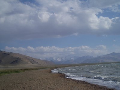 Karakul - břeh jezera.JPG