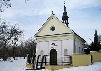 Kostelík v Krči před oblevou