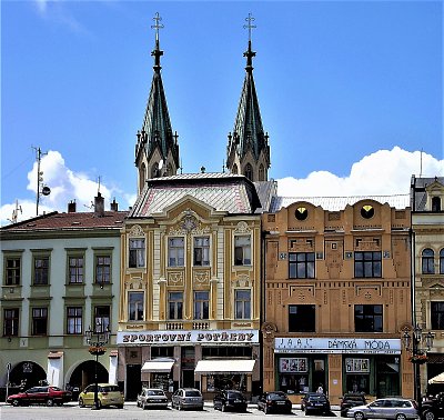 Domy na náměstí v Kroměříži  *
