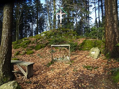 Lesní oltářík...