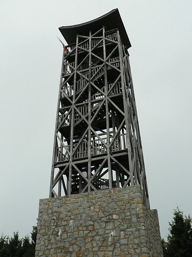 Rozhledna na Velkém Lopeníku v Bílých Karpatech ve výšce 911m, výška 22m, 101 schodů, otevřena v r.2005. Je dřevěná na kamenném podstavci. Každoročně se zde konají přátelská setkání Čechů a Slováků.