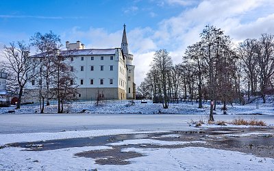 Zámek a zámecký rybník v Boru