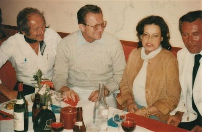 Slávek Douša (vlevo) se svým šéfem B.Horáčkem a jeho hosty