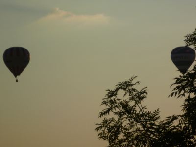 Dva letí do dáli...