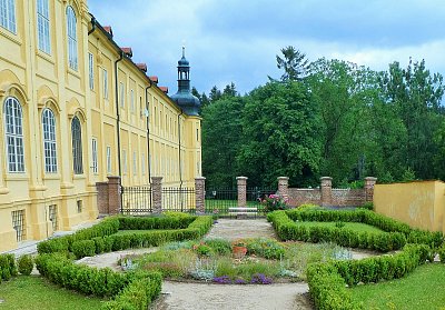 Z kláštorskej záhradky -Teplá