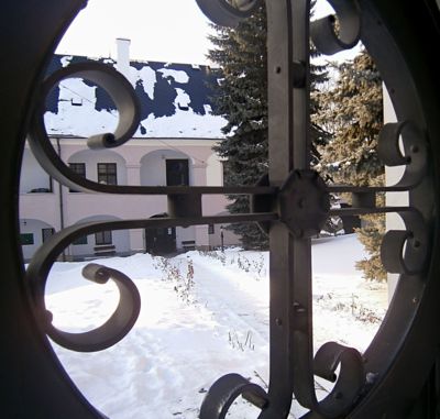 Nakouknutí do farní zahrady