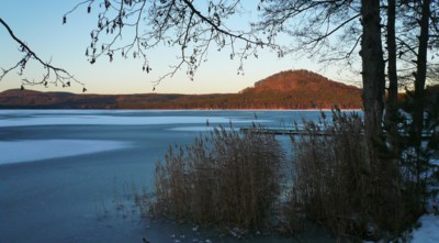 Zimní podvečer na jezeře