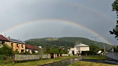 Duha nad kopečky *