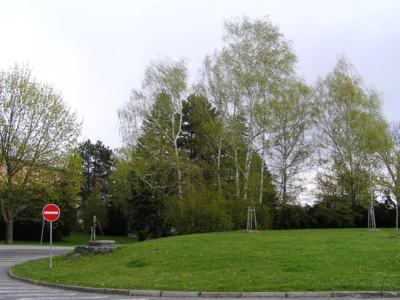 Tam,kde stával starý dům zůstala jen pumpa.