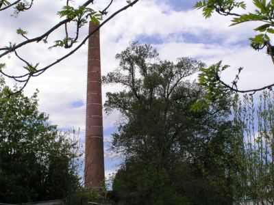 Závěs kousek od komína.