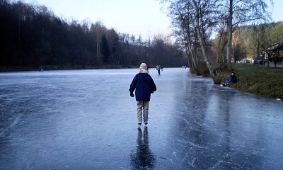 Po zamrzlém rybníčku