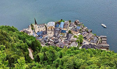 Pohled na část Hallstattu z vyhlídkové plošiny