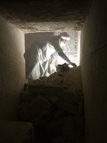 Práce v podzemí Chuyho hrobky.jpg