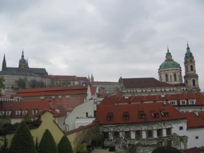 Pražský hrad a sv. Mikuláš.JPG