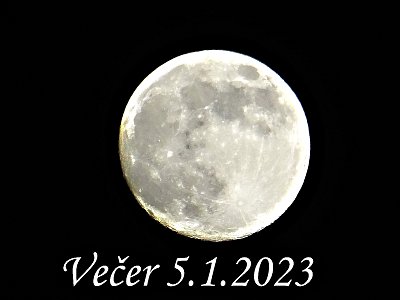 Před úplňkem...