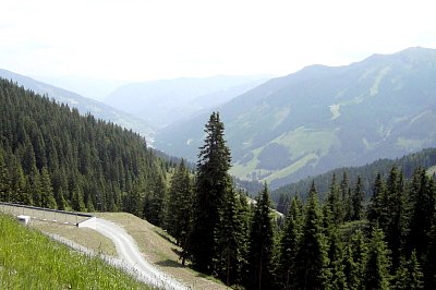 Hinterglemmtal. Pohled do údolí řeky Saalach. *