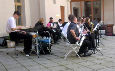 Hrajeme všem našim maminkám...