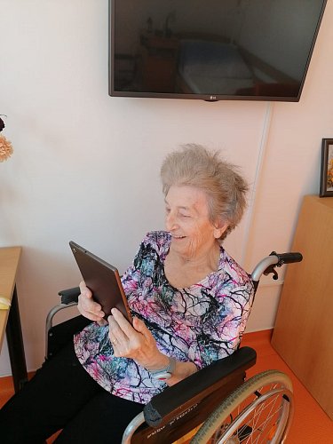 SeneCura SeniorCentrum Plzen skype hovory (2).jpg