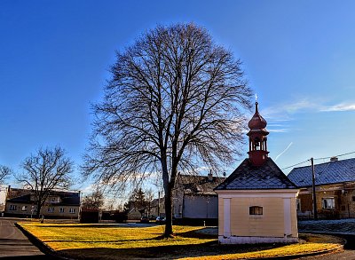 Vesnická kaplička.