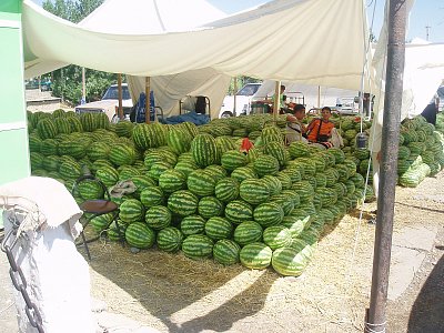 Trh s melouny v Istaravšanu.JPG