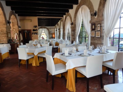 Ubrousku, prostři se!