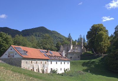 K hradu Sklabiňa
