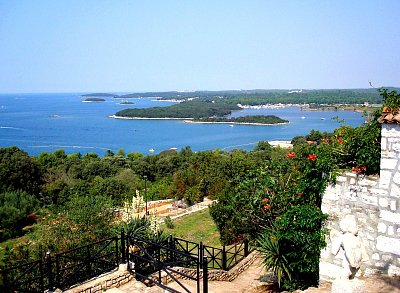 Starobylé městečko Vrsar, Istrie, s kouzelným výhledem.