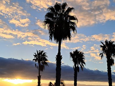 Východ slunce nad oceánem