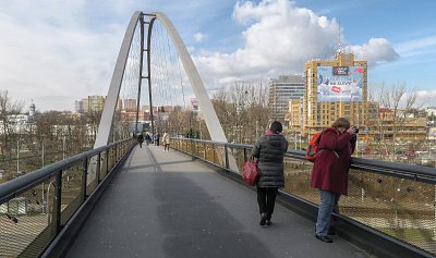 Anička s Elen sotva dorazily a už mají foťáky v ruce