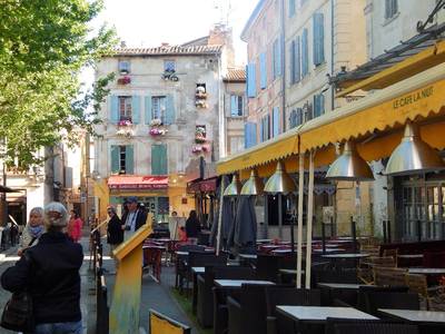 Arles - žlutá kavárna