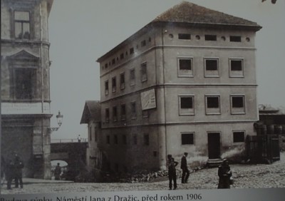 budova-sypky-pred-rokem-1906.jpg