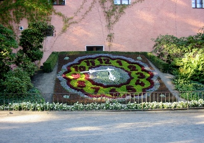 Bylo čtvrt a bude půl