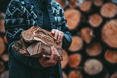 7 tipů pro snazší topení dřevem