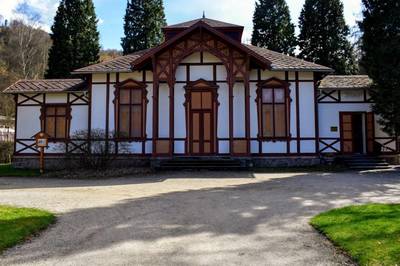 TRINKHALLE - RŮŽOVÝ PAVILON