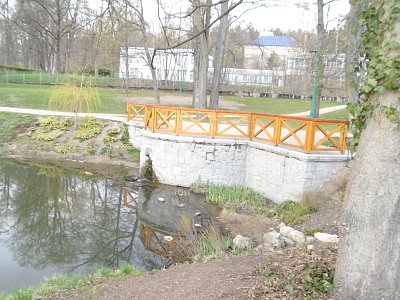 Teráska nad vodou.