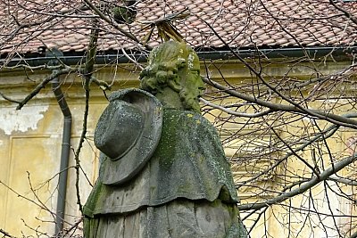 dsc01299-doksany.-morovy-sloup-detail-1.jpg