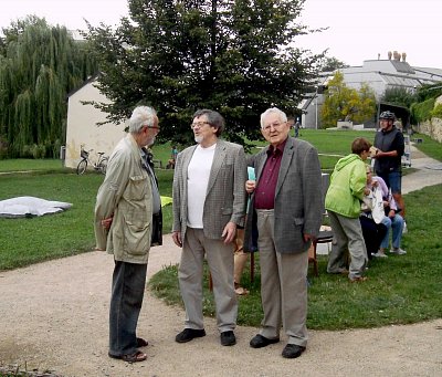 Přátelé. Zleva - mgr. Doskočil, já a dr. Chmelař.