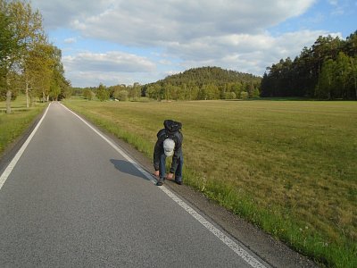 Počkej na mne, musím si zavázat tkaničku.