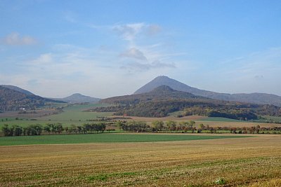 dsc07420-milesovka-a-ostry.jpg