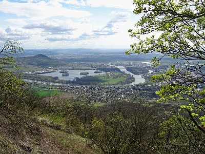 dsc07806-vyhled-na-labe-a-zernosecke-jezero.jpg